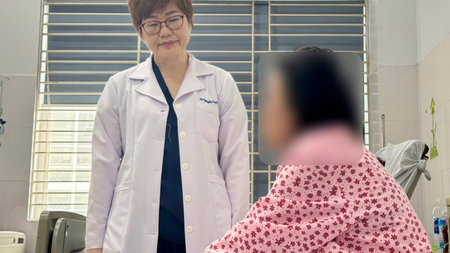 Vùng kín lở loét vì nghe thầy lang đắp thuốc lá dân gian chữa ngứa